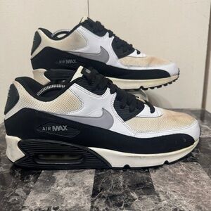 Nike Air Max 90 Essential Men's Size 11.5 US 537384-123 White Black Athletic